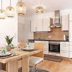 Stadt Emma Apartman
